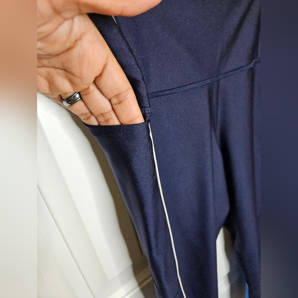 G73. Under Armour HeatGear Navy/Carolina Blue/ White Compression Pants - Size XL - Picture 3 of 10